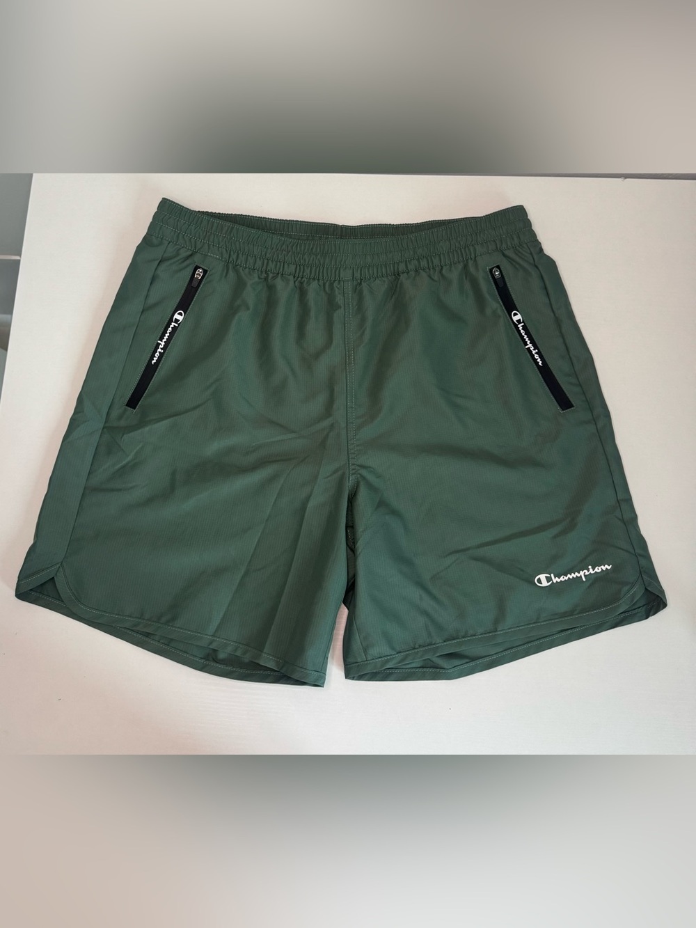 Champion Men’s Athletic Shorts Green Size M Polyester Mesh Lined Zip Pockets New